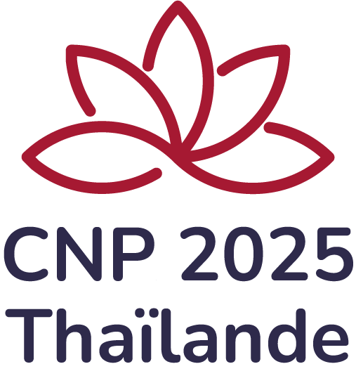 Représentation d'une fleur de frangipanier accompagnée du texte CNP 2025 Thaïlande