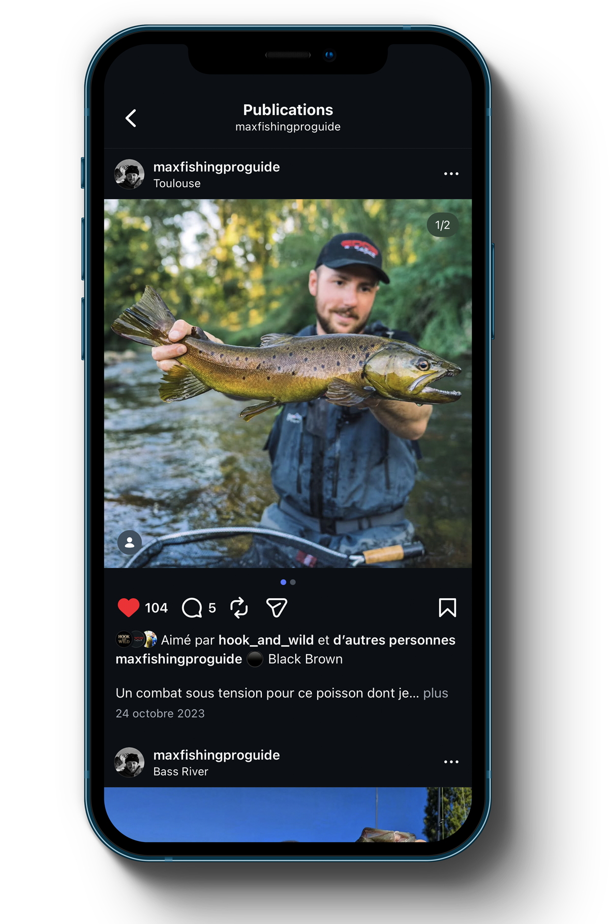 Mockup d’un téléphone affichant une publication Instagram réalisée à partir d’une photo de truite capturée lors d’un shooting photo durant le guidage de pêche.